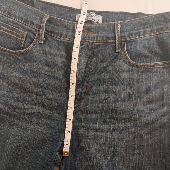 Levi’s Western Medium Wash Denim 10" Inseam Shorts Women’s Size 12 - Picture 12 of 16